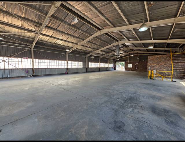 900M² WAREHOUSE FOR SALE IN ROBERTSHAM